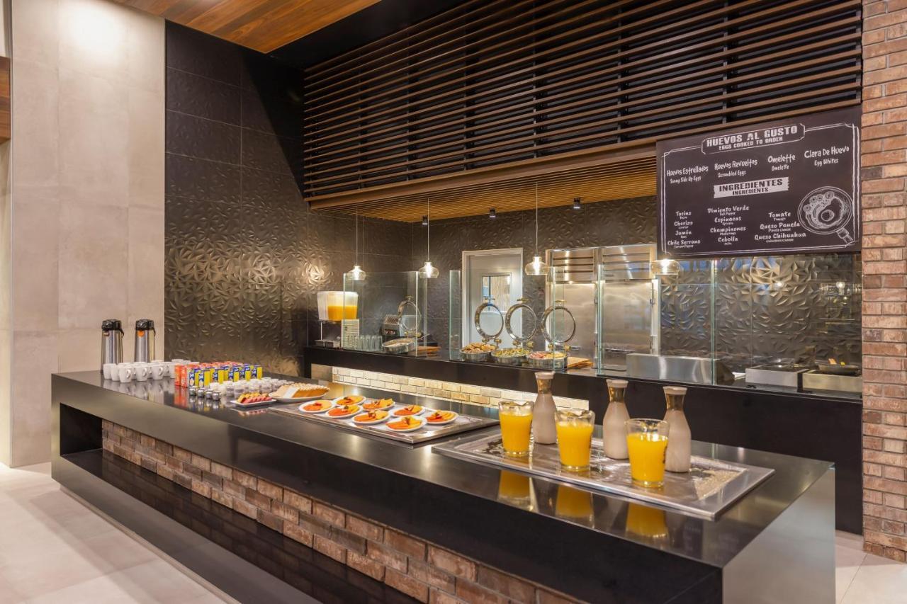 Four Points By Sheraton Monterrey Airport Apodaca Exterior photo
